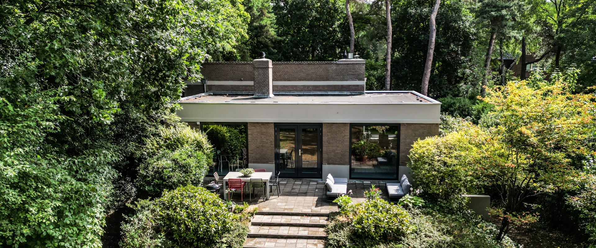 Bovenaanzicht unieke villa door Zwaan en van den Bor