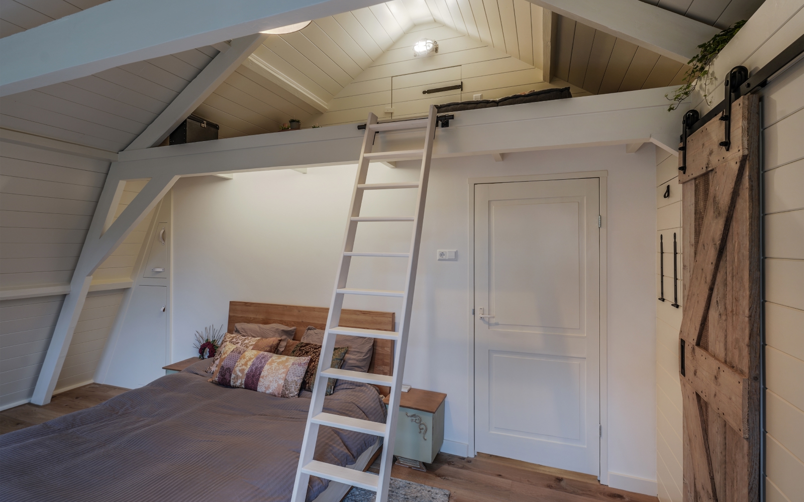 Verbouwing slaapkamer met vliering.